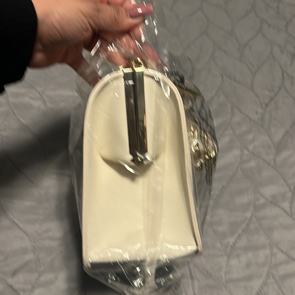 Poisoned Apple Crossbody – Snow White Purse & Coin Wallet - Picture 11 of 16